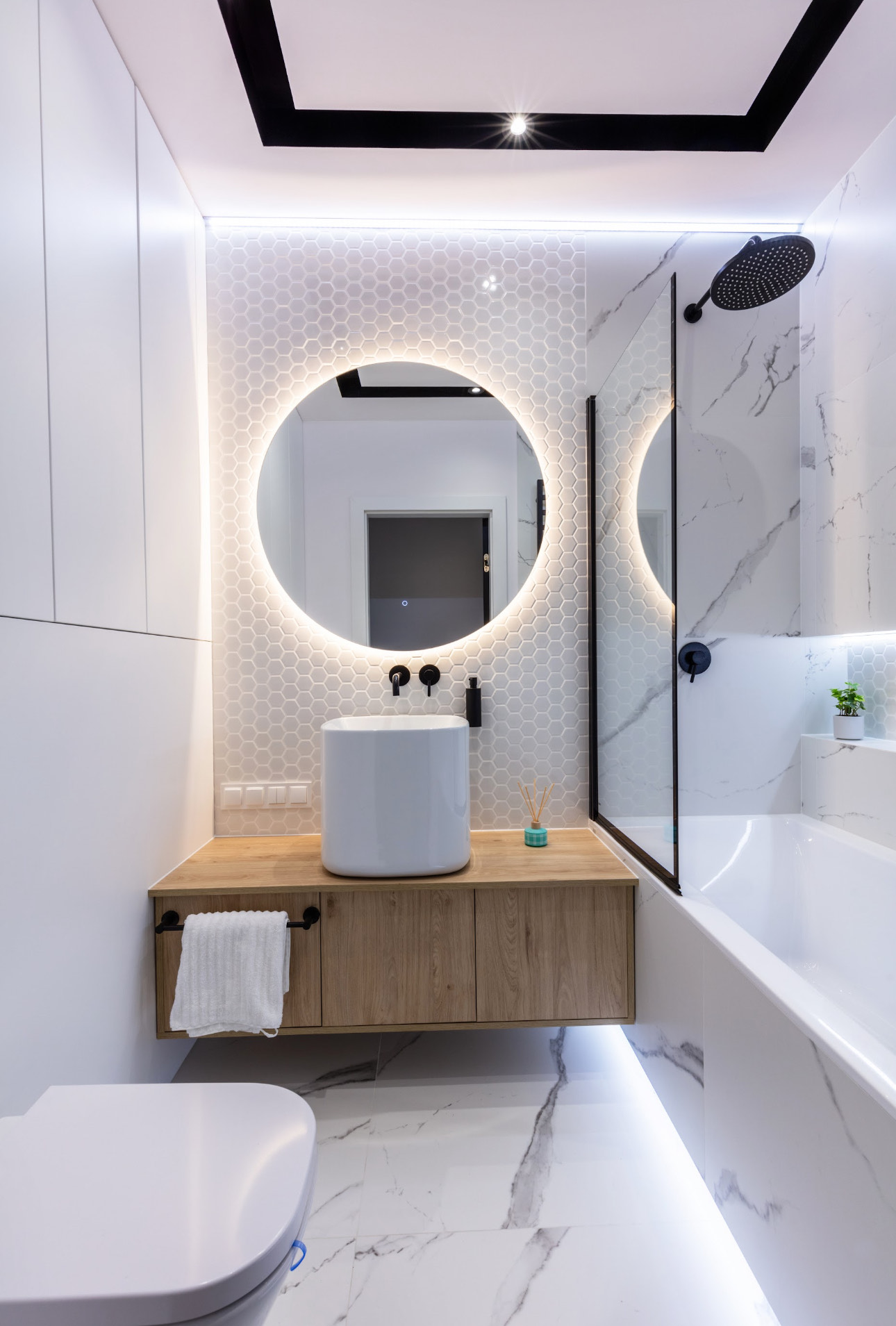 Maximizing Space: Small Bathroom Ideas for a Stylish and Functional Makeover